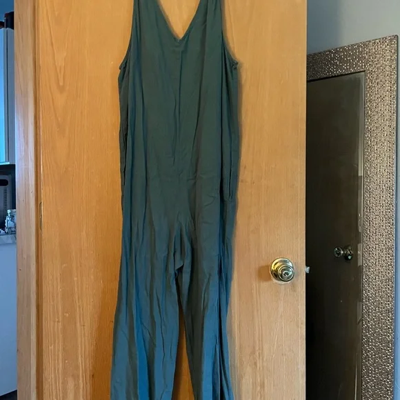 Universal Thread Deep green Jumpsuit - Picture 3 of 3